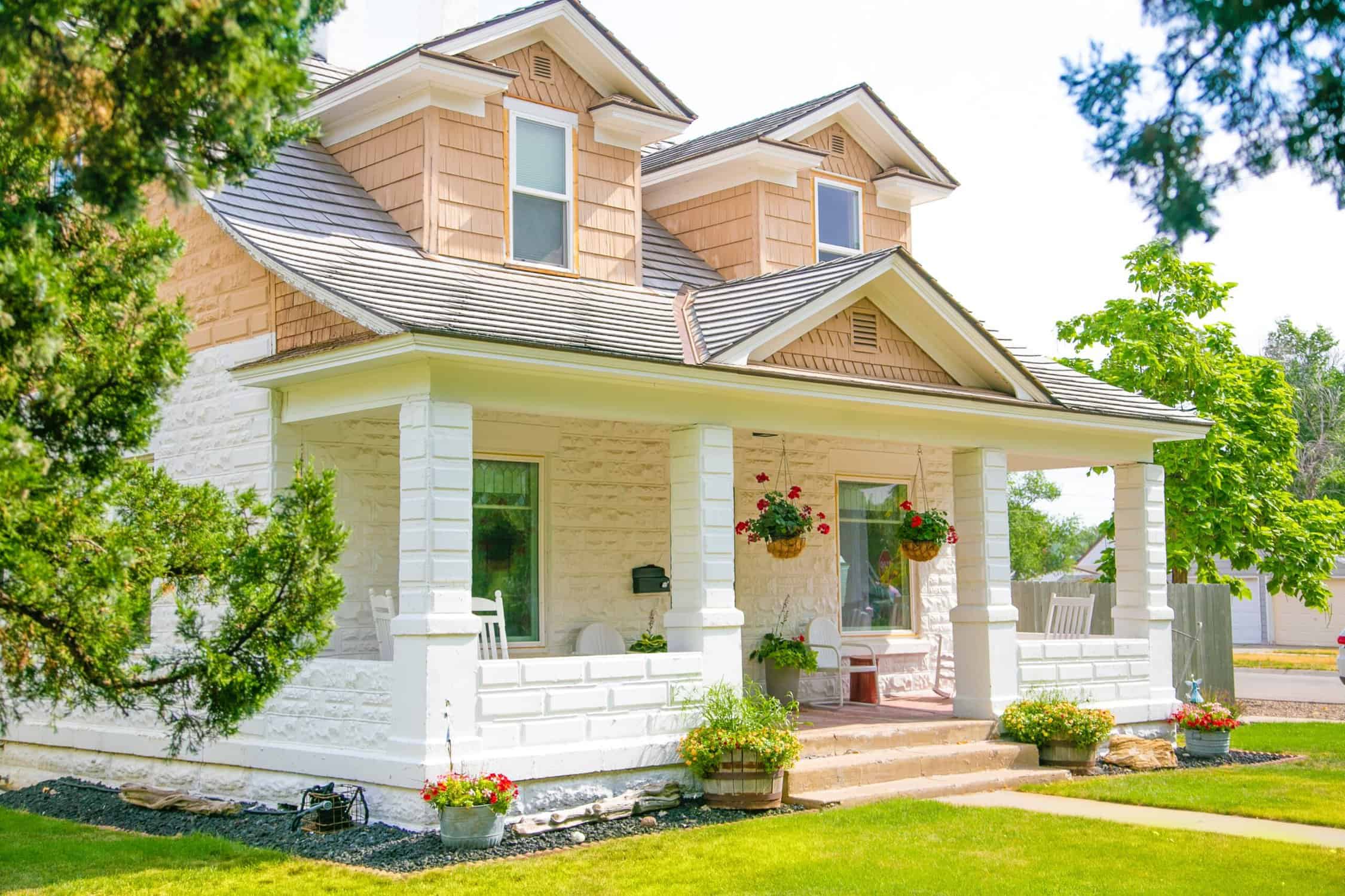 Cream And White Farmhouse Exterior proch paint
